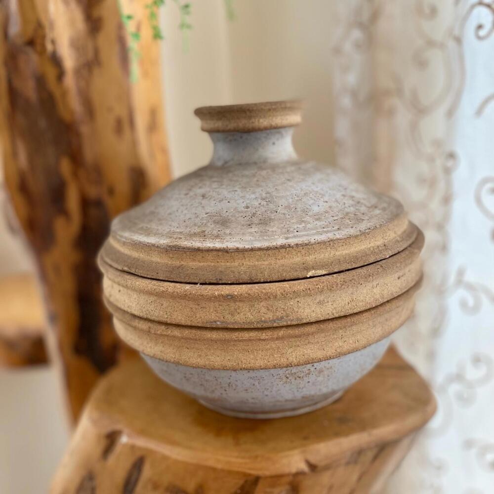 Ceramic Pottery With 2 Bowls and 1 Lidded